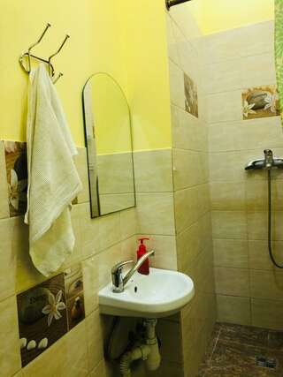 Гостиница Roof Сочи Общий номер для мужчин-1