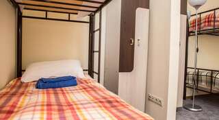 Гостиница Roofhotel Sochi Hostel Сочи Спальное место на двухъярусной кровати в общем номере для мужчин и женщин-1